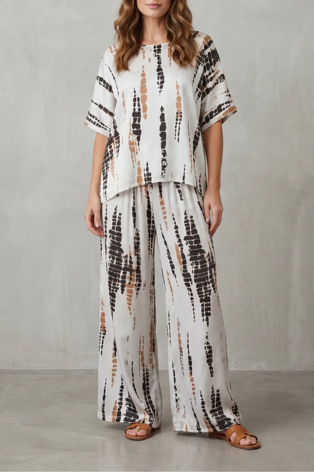 Abstract Print Detail – Wide-Leg Lounge Set