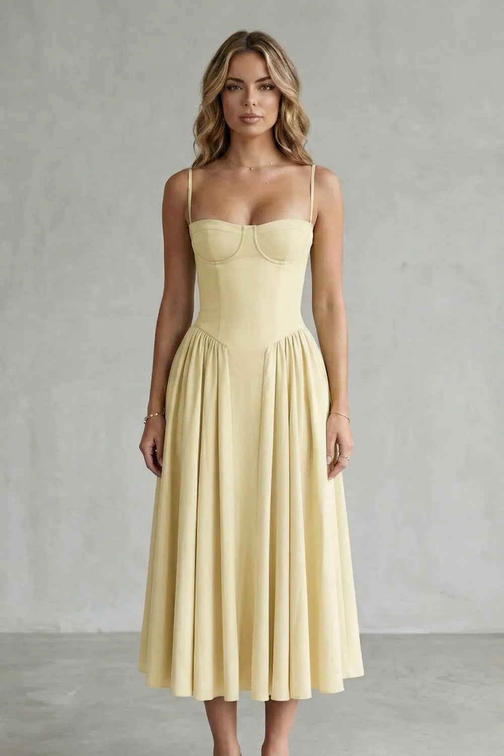 Timeless structure – Women’s Sleeveless Structured Dress