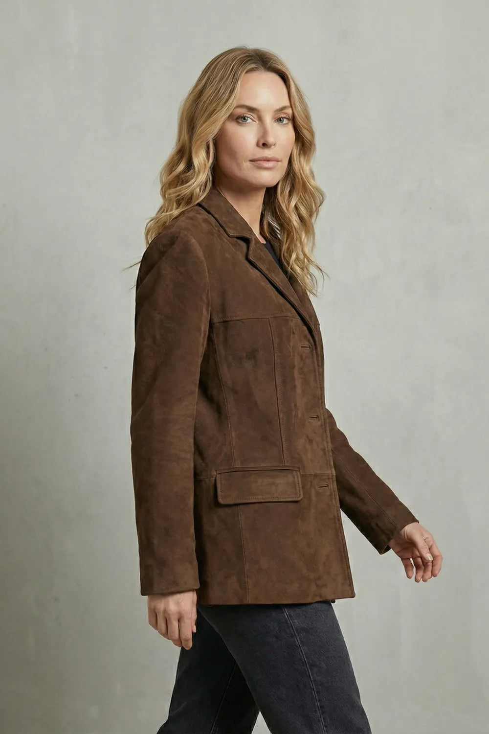 Structured shoulders – Suede blazer