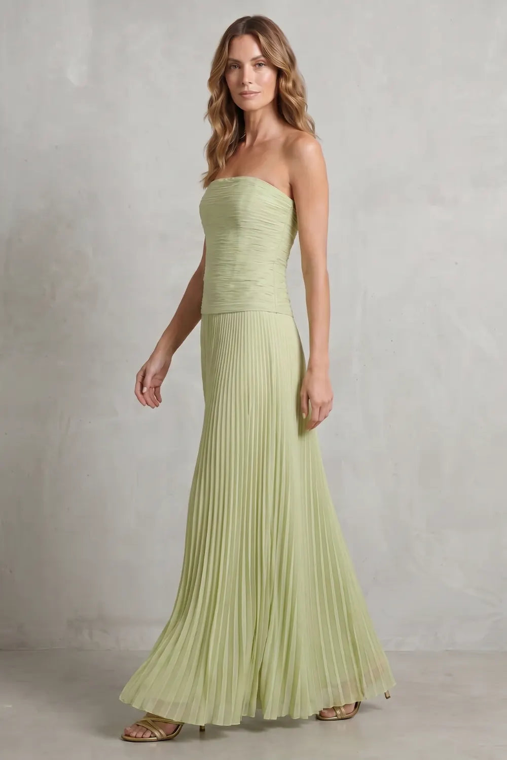 Pleated strapless elegance – Maxi dress