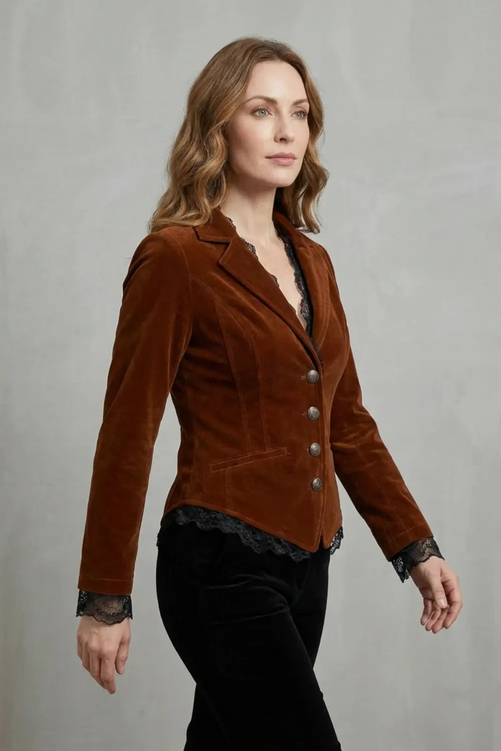Tailored lace accent – Velvet blazer