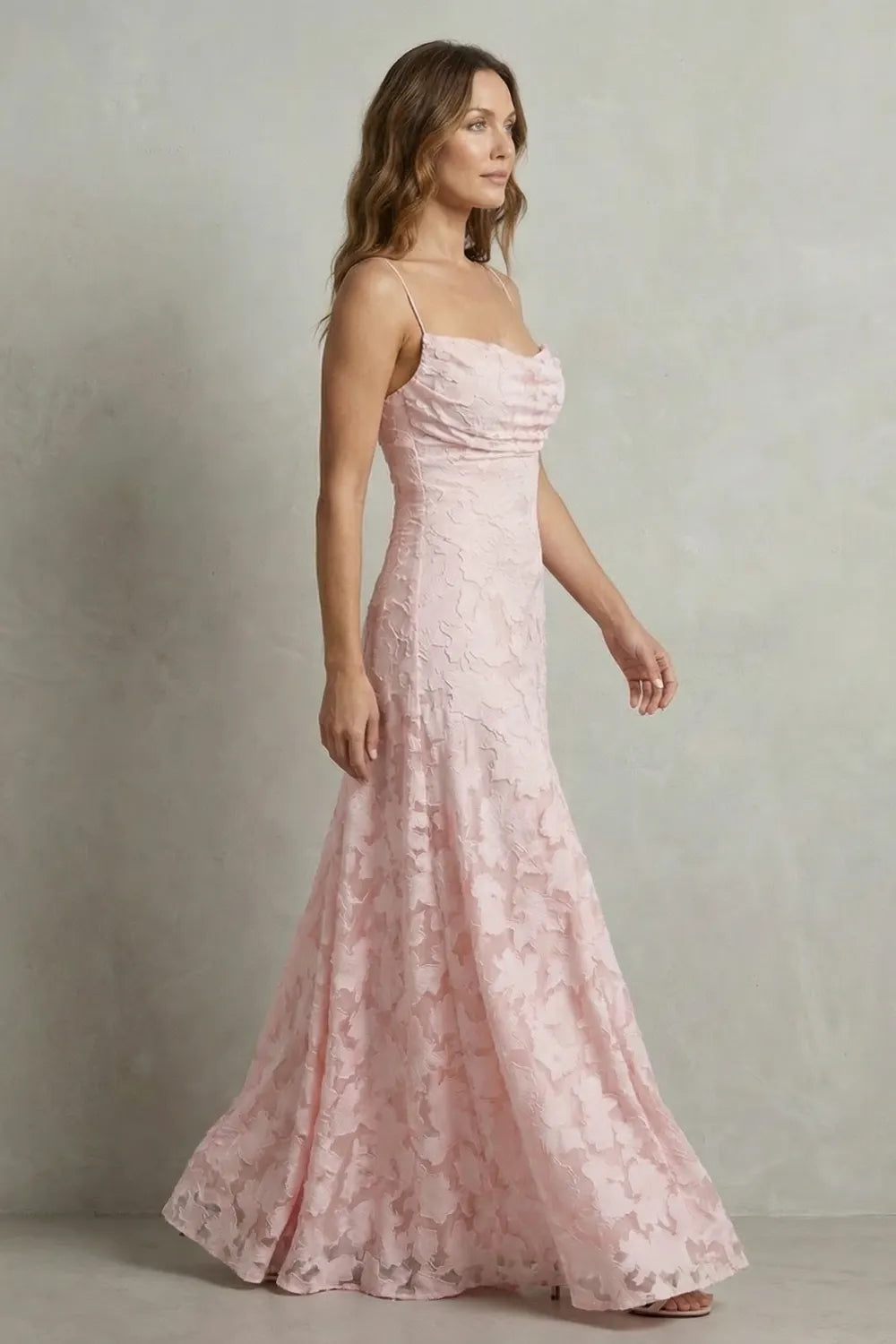 Romantic floral silhouette – Sleeveless maxi dress