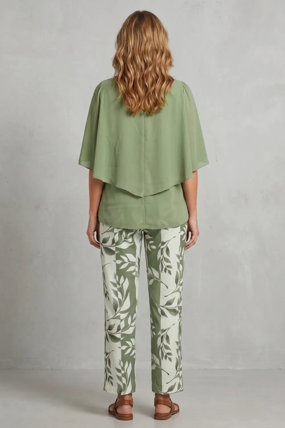 Botanical print elegance – Two-piece trouser set
