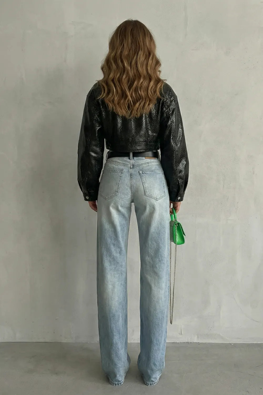 Effortless straight silhouette – Mid rise jeans