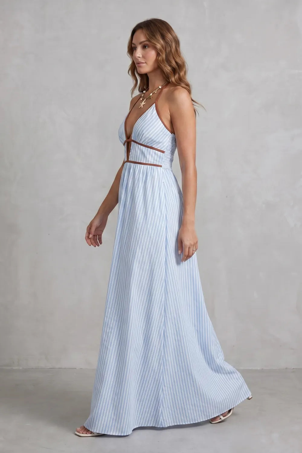Striped backless silhouette – Maxi dress