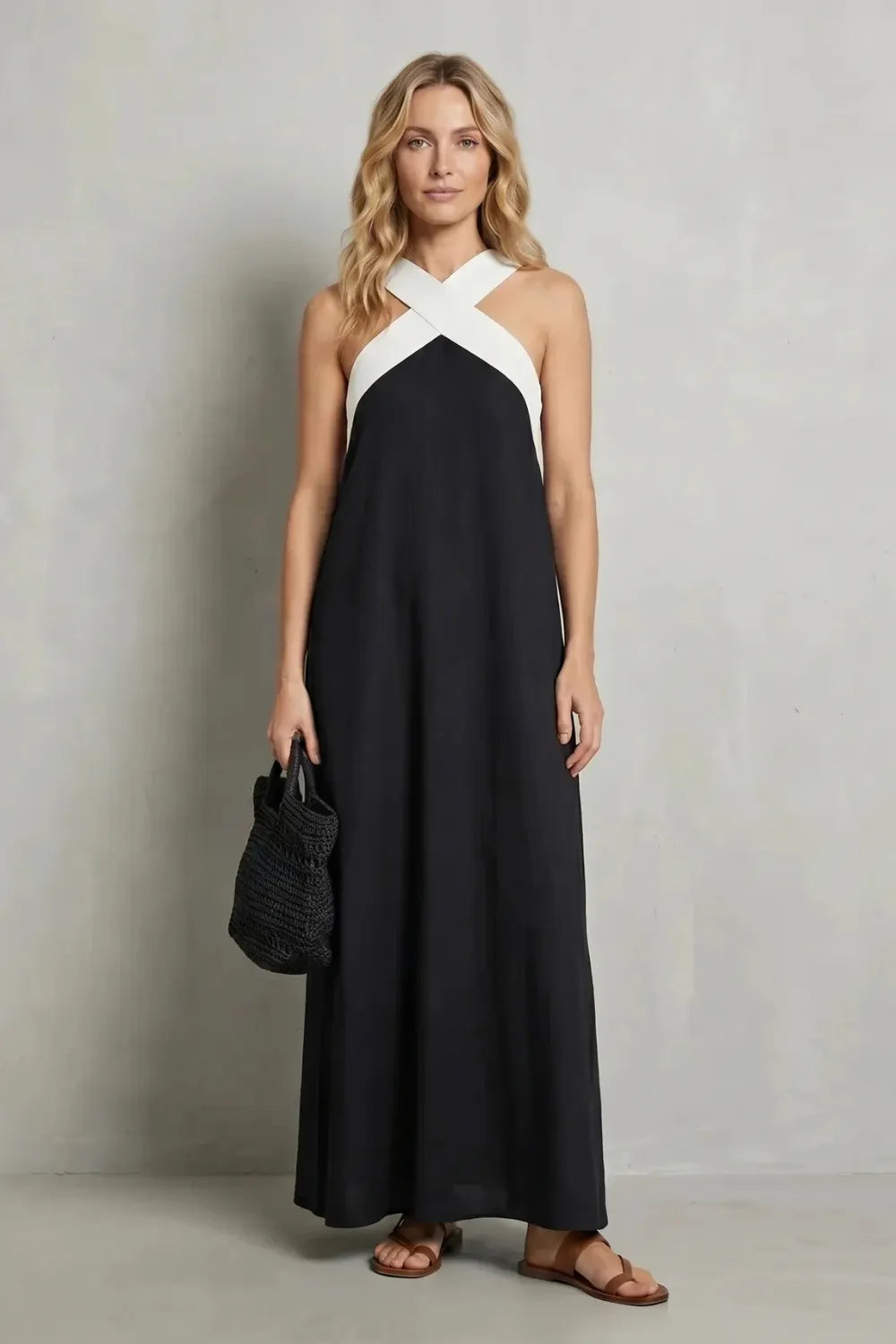 Cross-halter elegance – Maxi dress