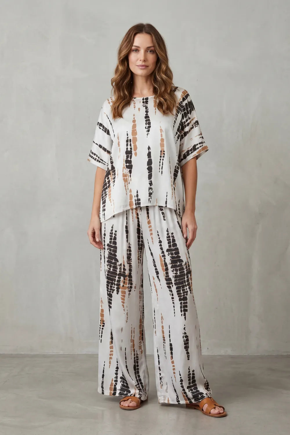 Abstract Print Detail – Wide-Leg Lounge Set