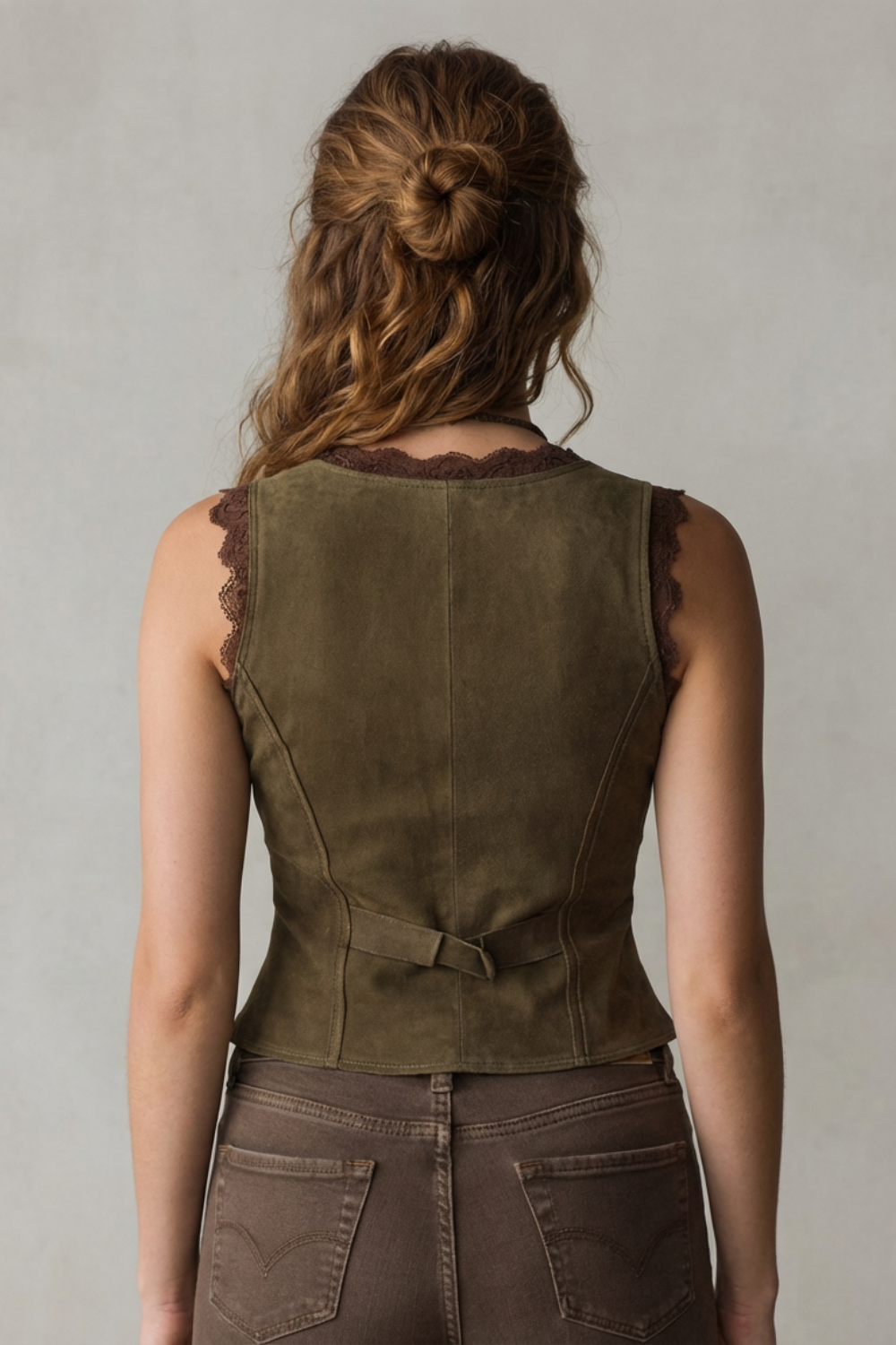 Lace-trimmed charm – Fitted vintage vest