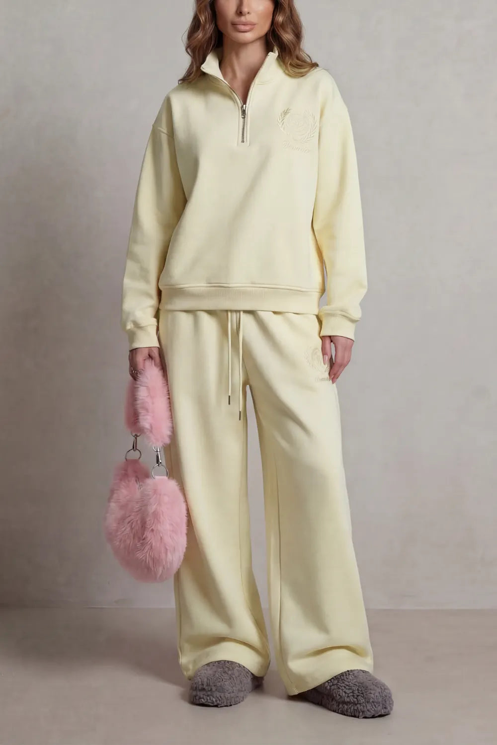 Embroidered crest – Zip lounge set