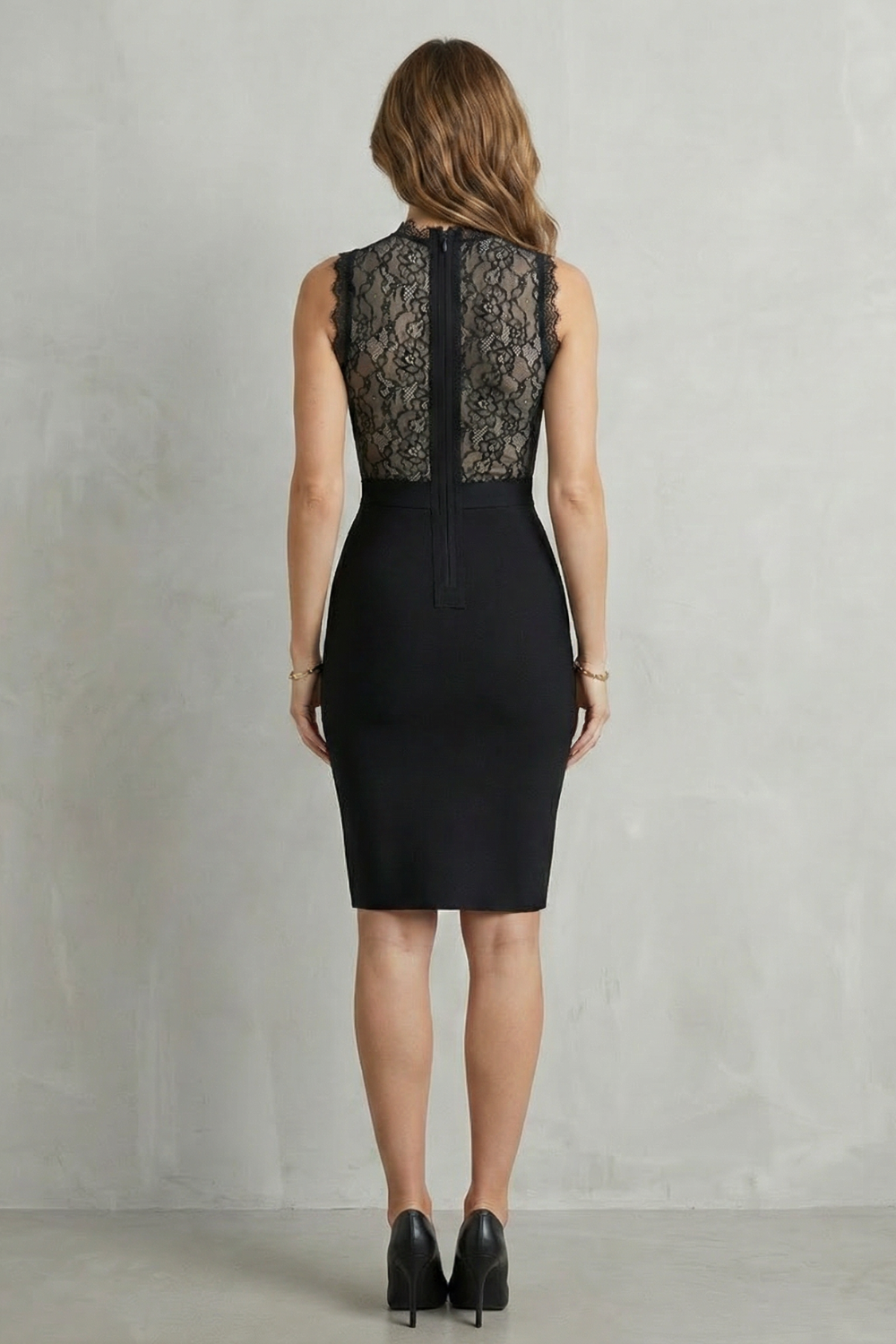 Lace bodycon elegance – Mini dress