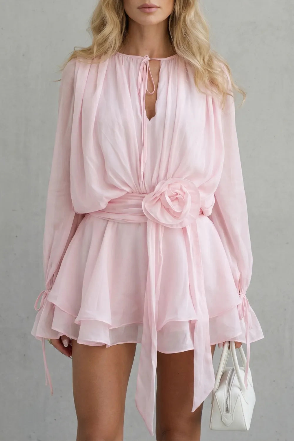 Rose detail elegance – Mini dress