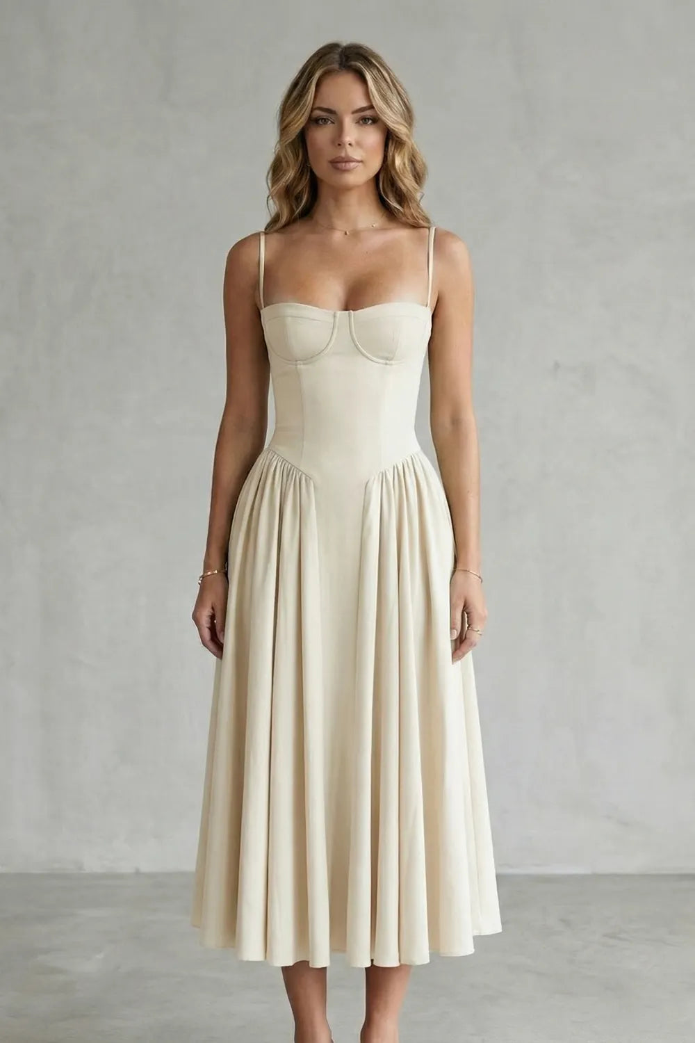 Timeless structure – Women’s Sleeveless Structured Dress
