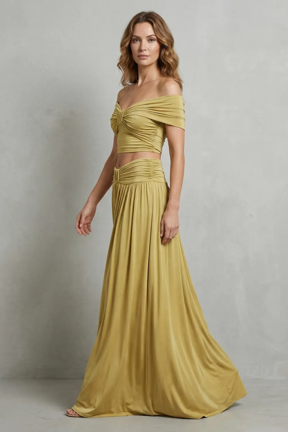 Golden glow – Women’s Off-Shoulder Ruched Skirt Set