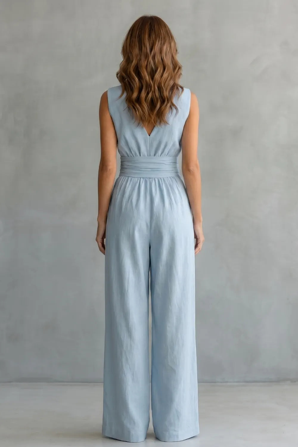 Waist-defining elegance – Sleeveless jumpsuit