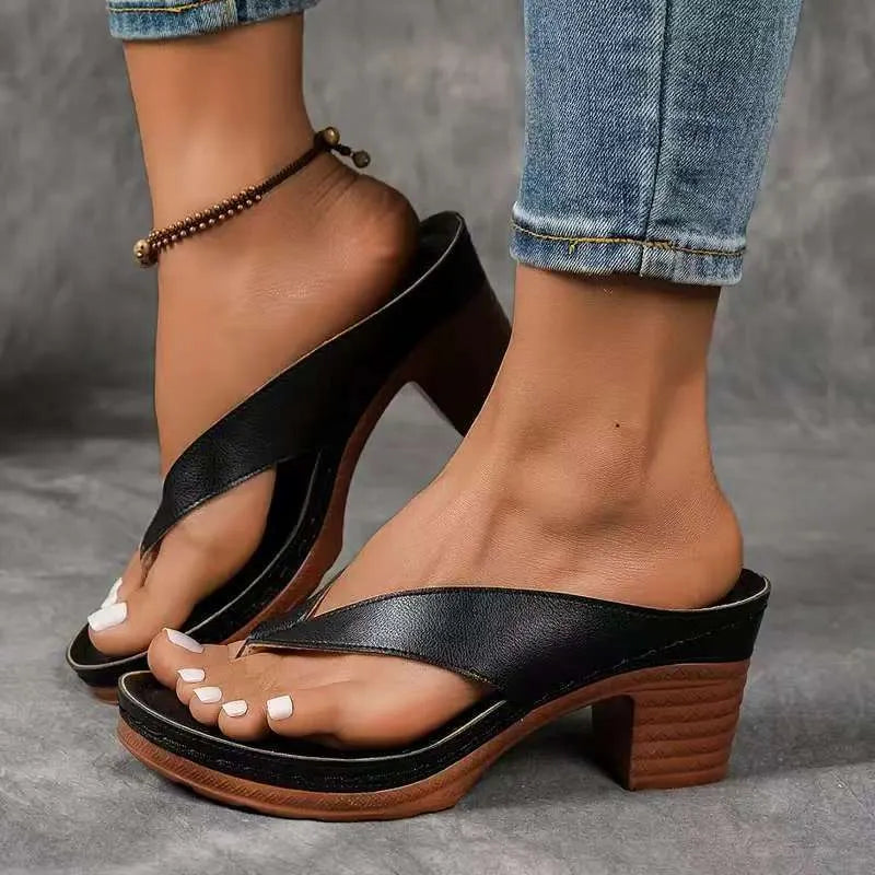 Fashion Round Toe Thick-soled Herringbone Sandals