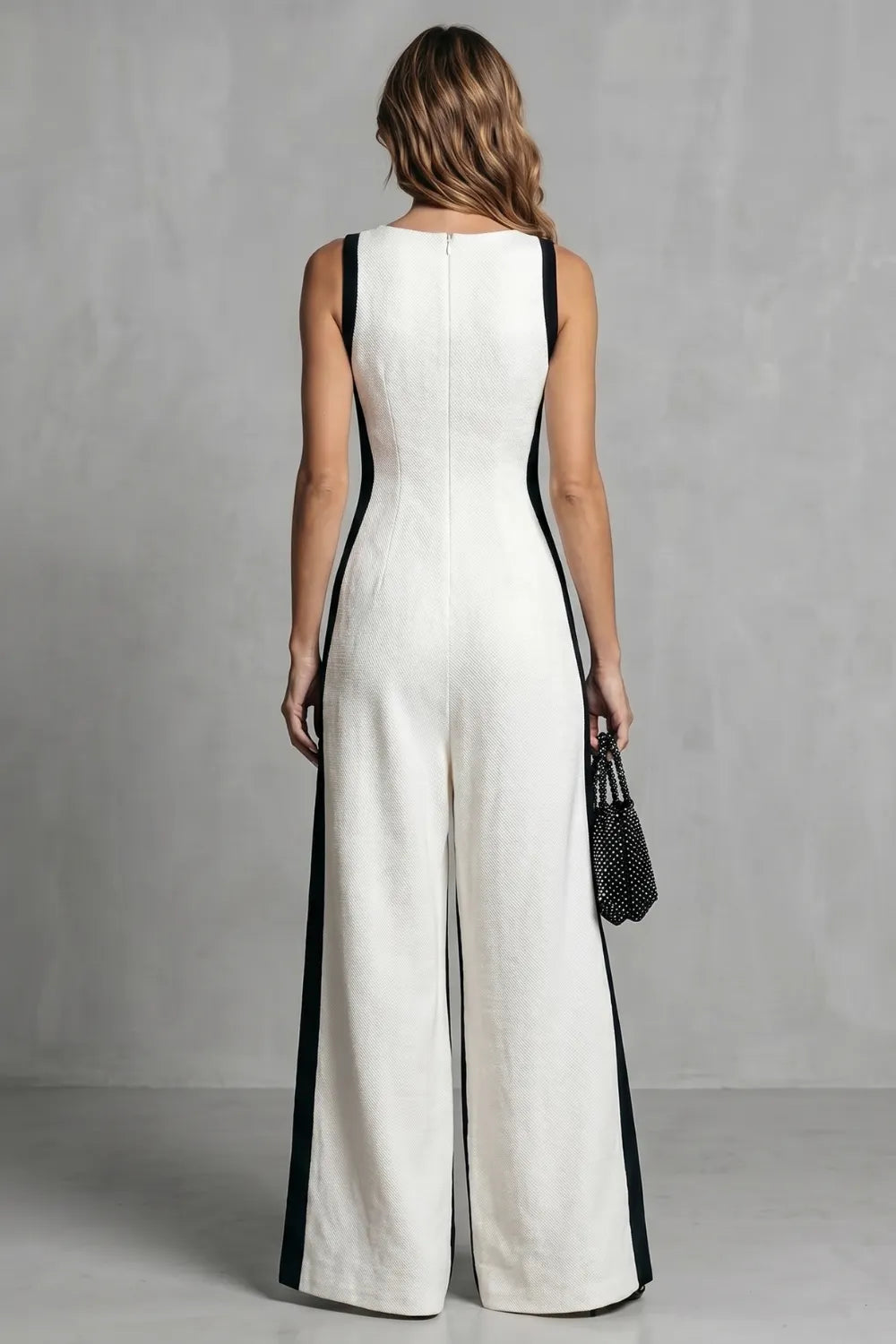 Striking contrast design – Wide-leg jumpsuit