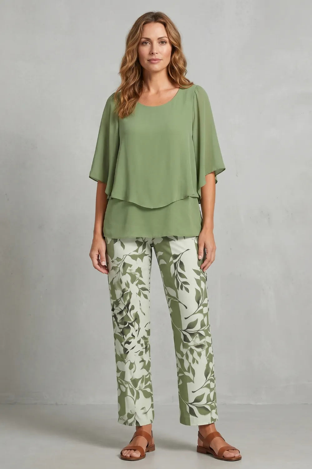 Botanical print elegance – Two-piece trouser set