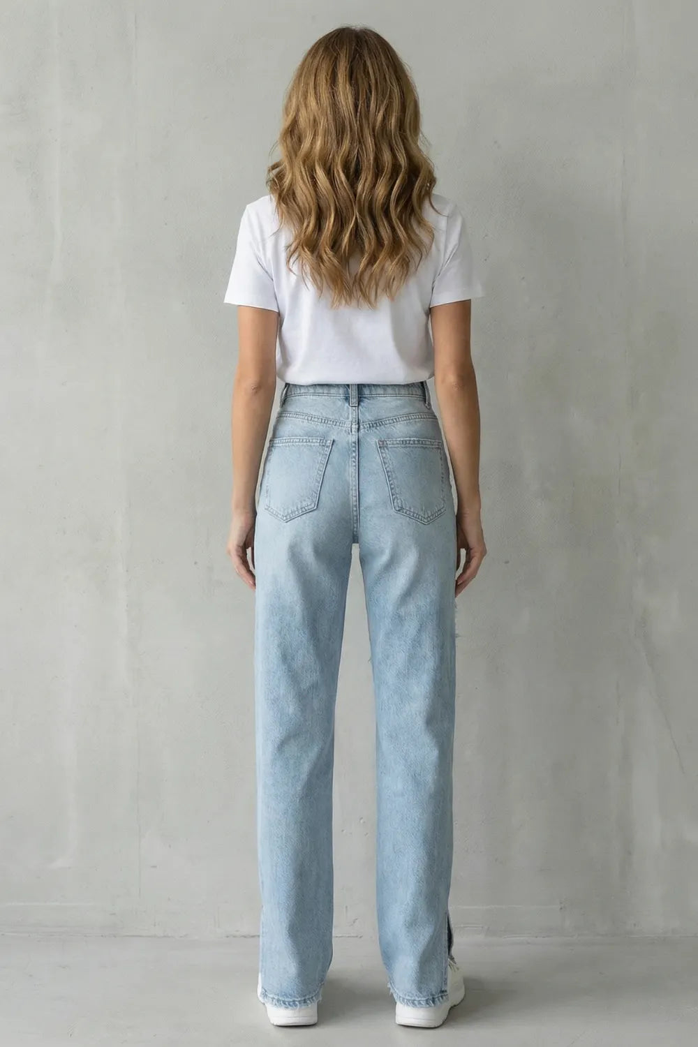 Urban distressed design – Straight leg jeans