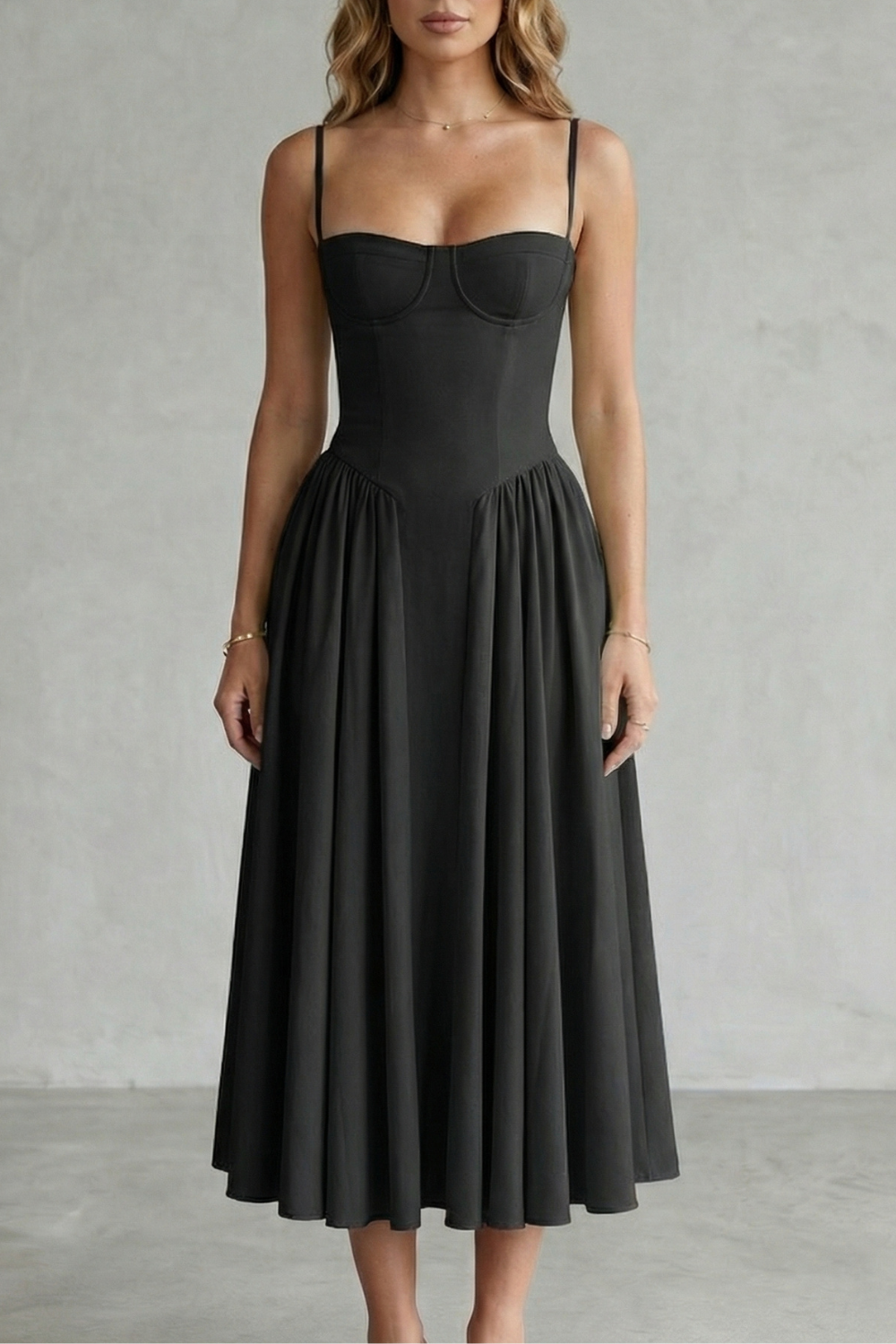 Timeless structure – Women’s Sleeveless Structured Dress