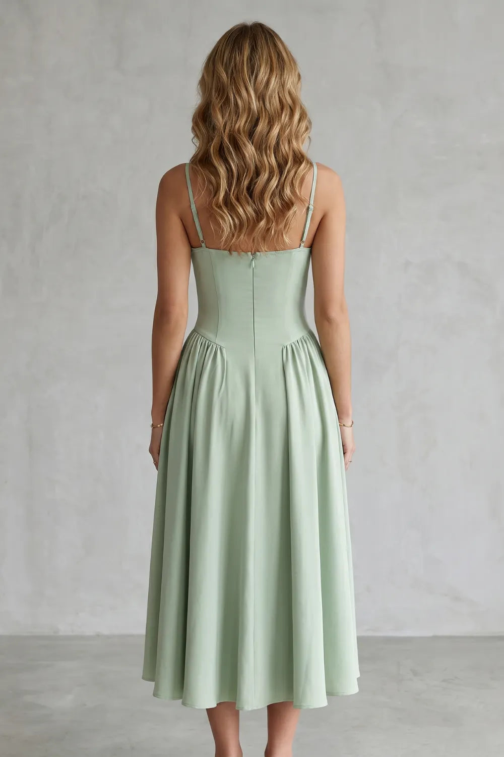 Timeless structure – Women’s Sleeveless Structured Dress