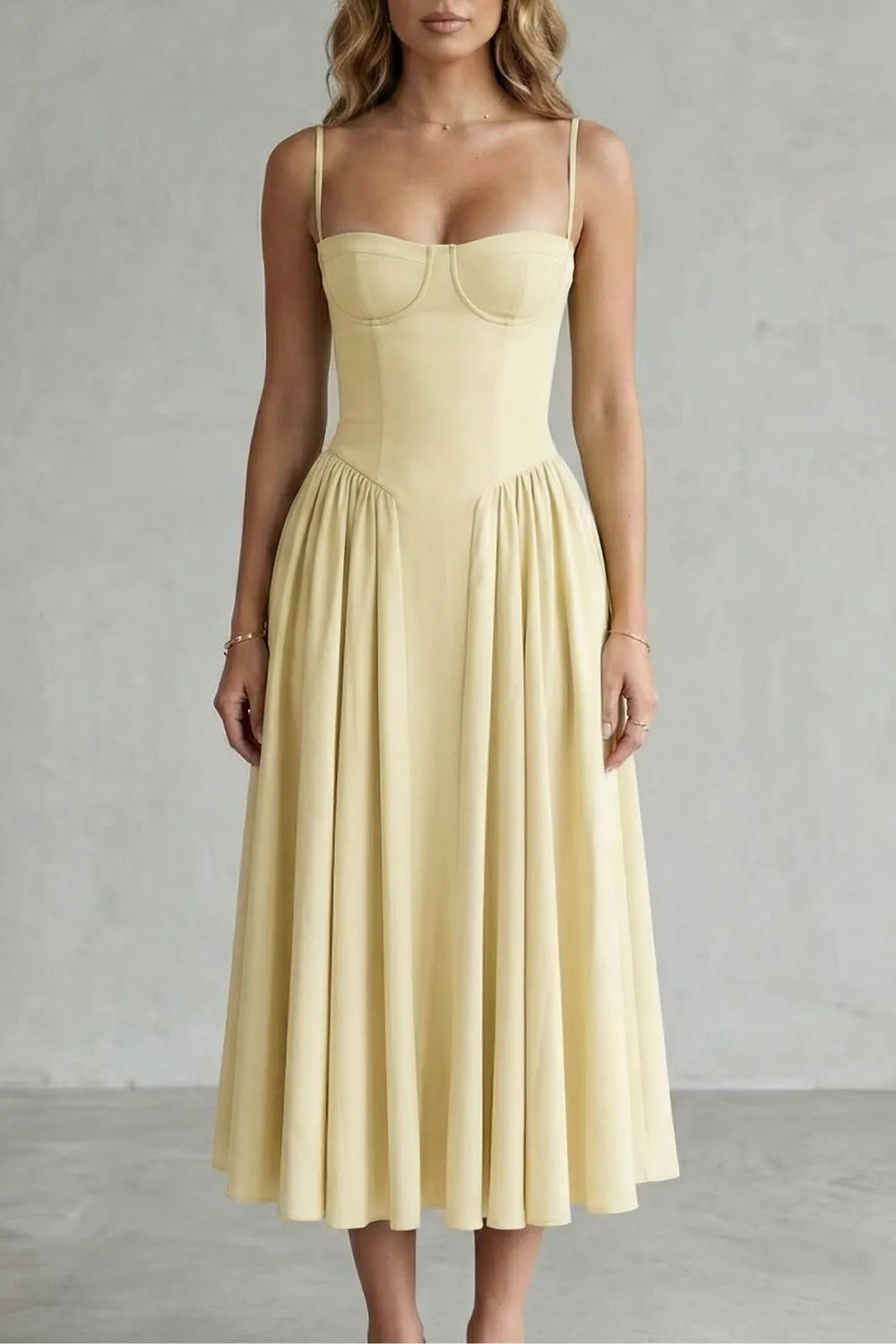 Timeless structure – Women’s Sleeveless Structured Dress