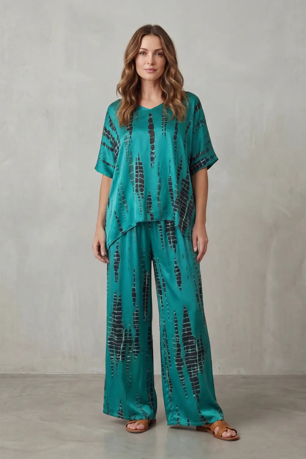 Abstract Print Detail – Wide-Leg Lounge Set