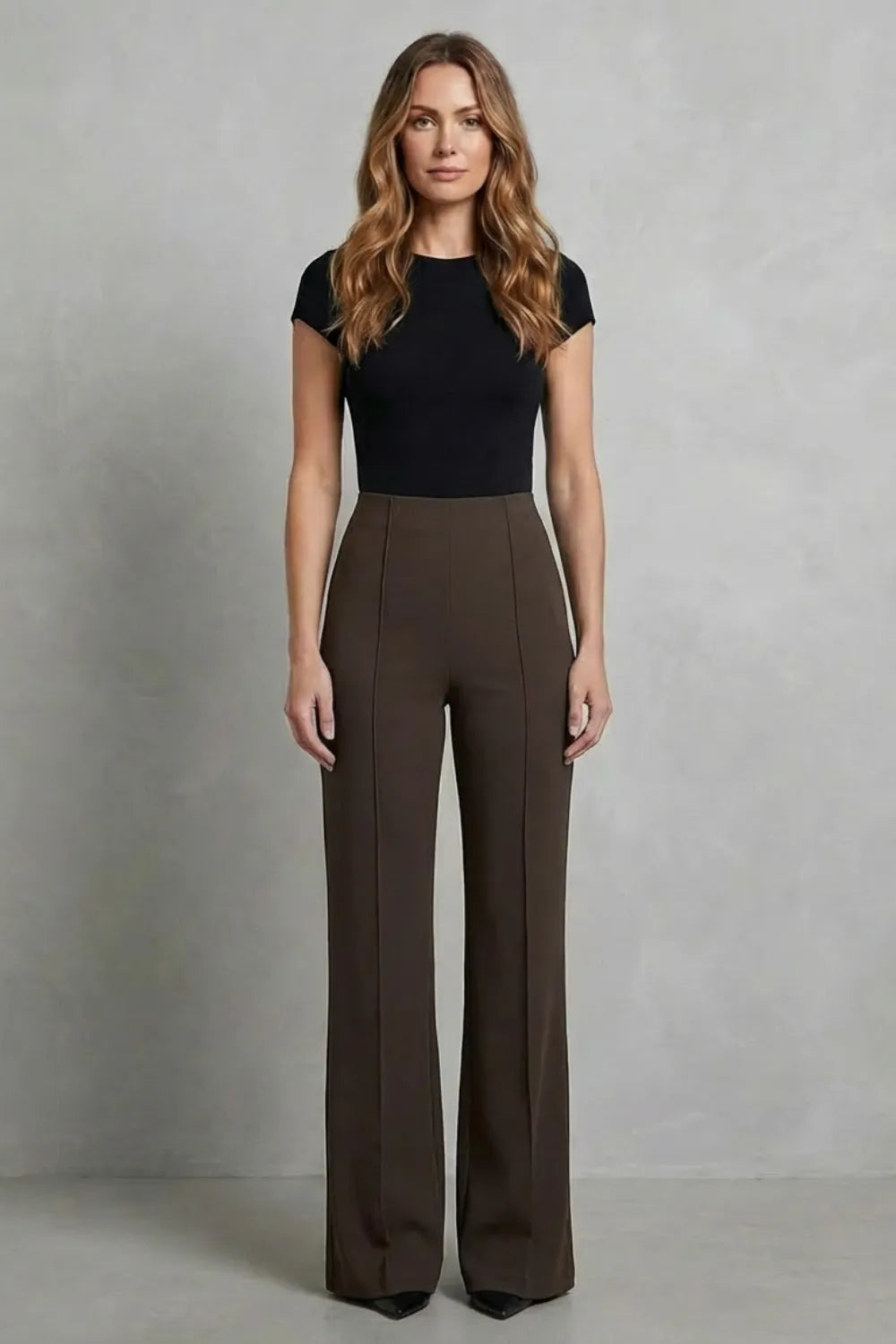 Streamlined silhouette – High-waist wide-leg trousers