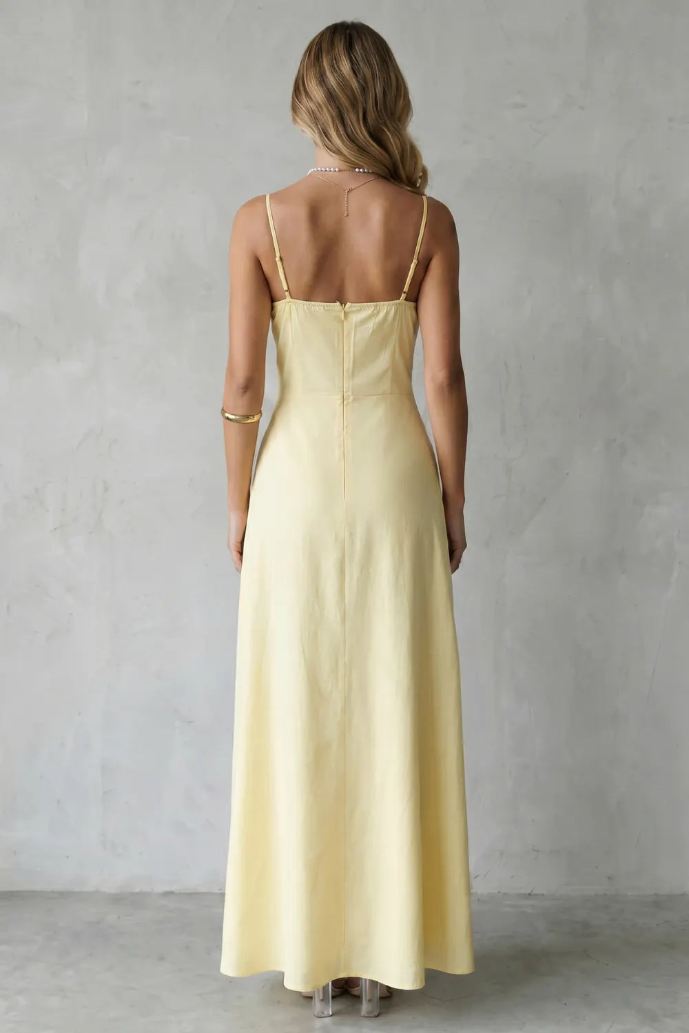 Soft corset charm – Sleeveless flowing maxi dress