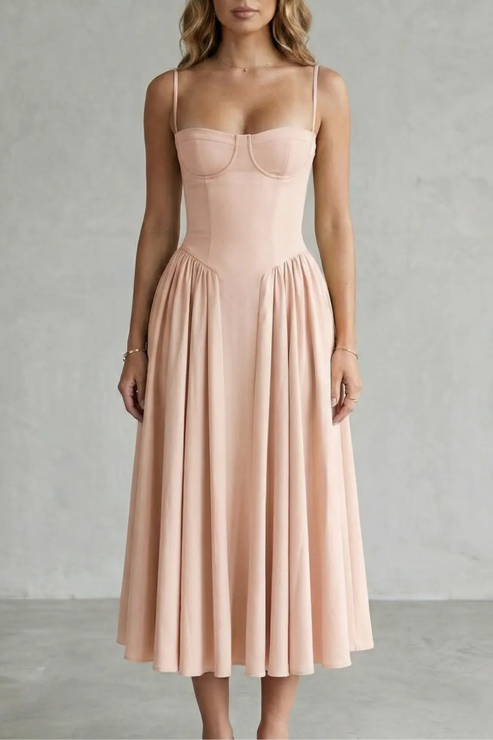 Timeless structure – Women’s Sleeveless Structured Dress