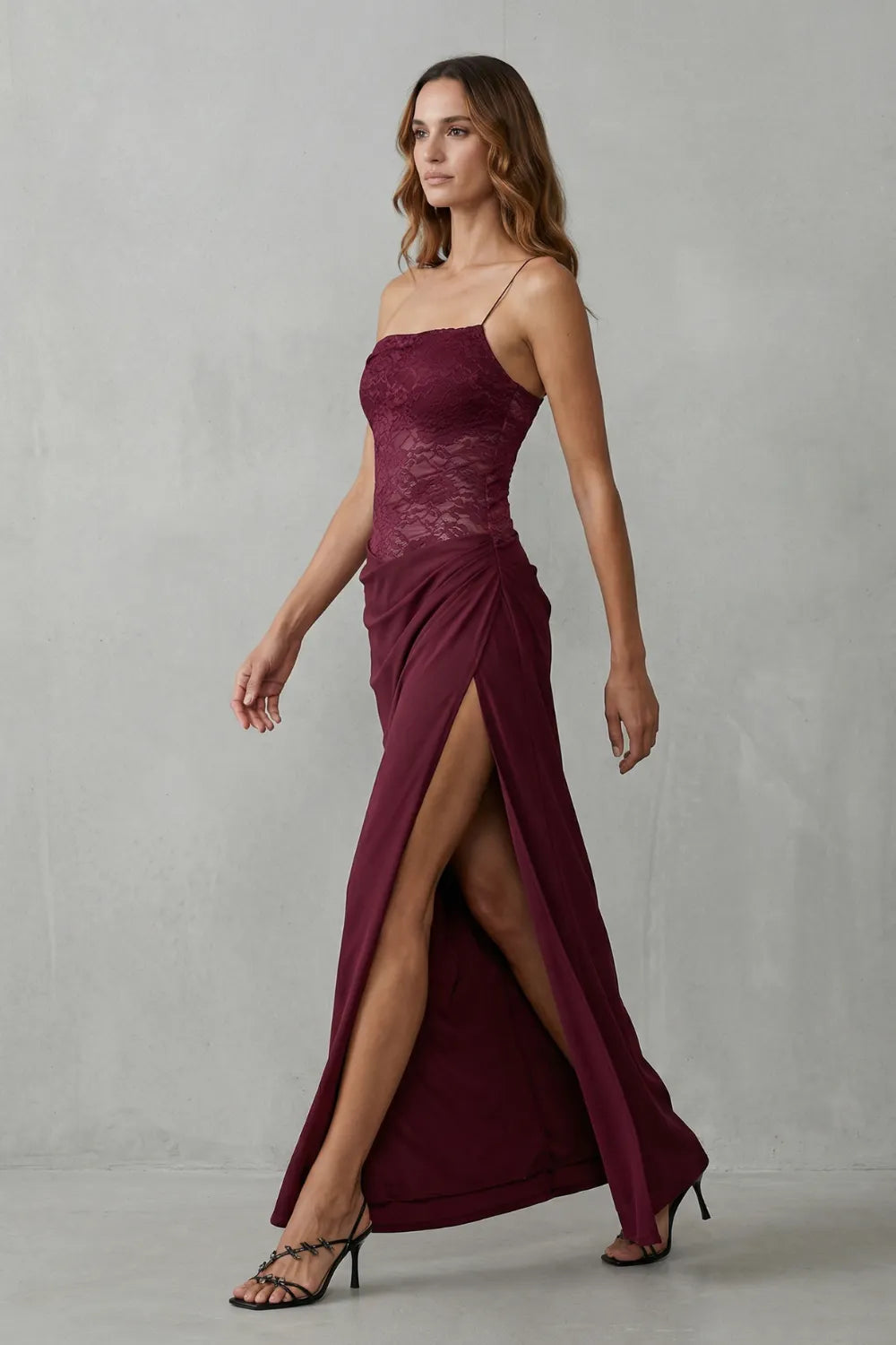 Timeless romance – Women’s Elegant Lace Maxi Dress