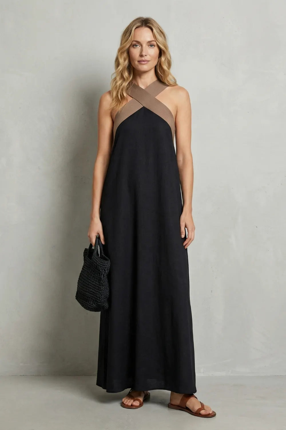 Cross-halter elegance – Maxi dress