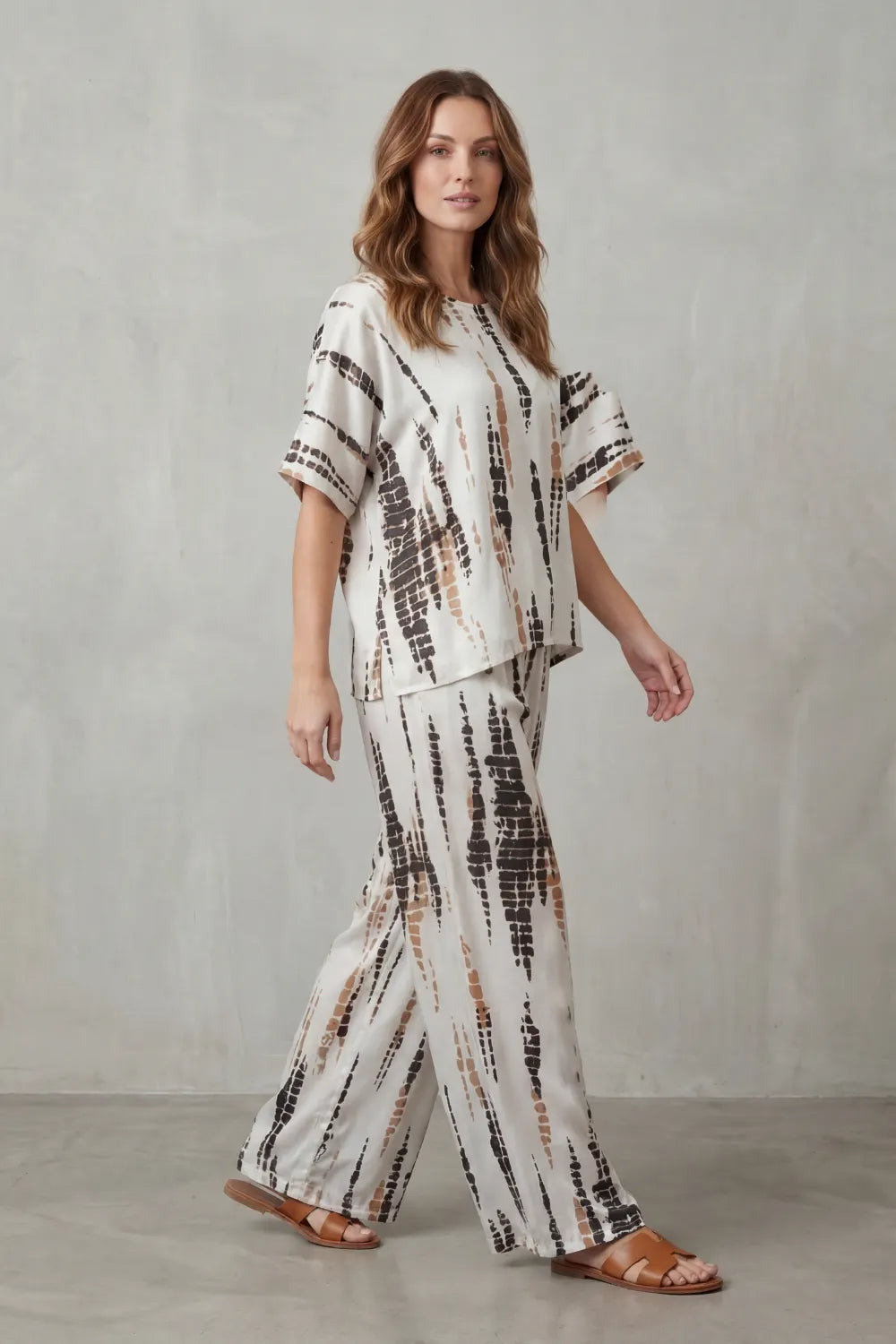 Abstract Print Detail – Wide-Leg Lounge Set