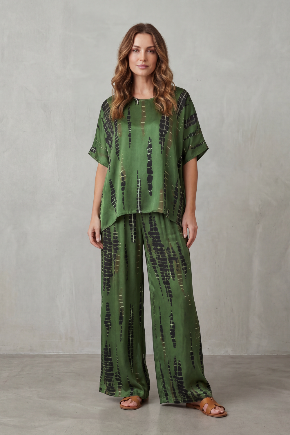 Abstract Print Detail – Wide-Leg Lounge Set