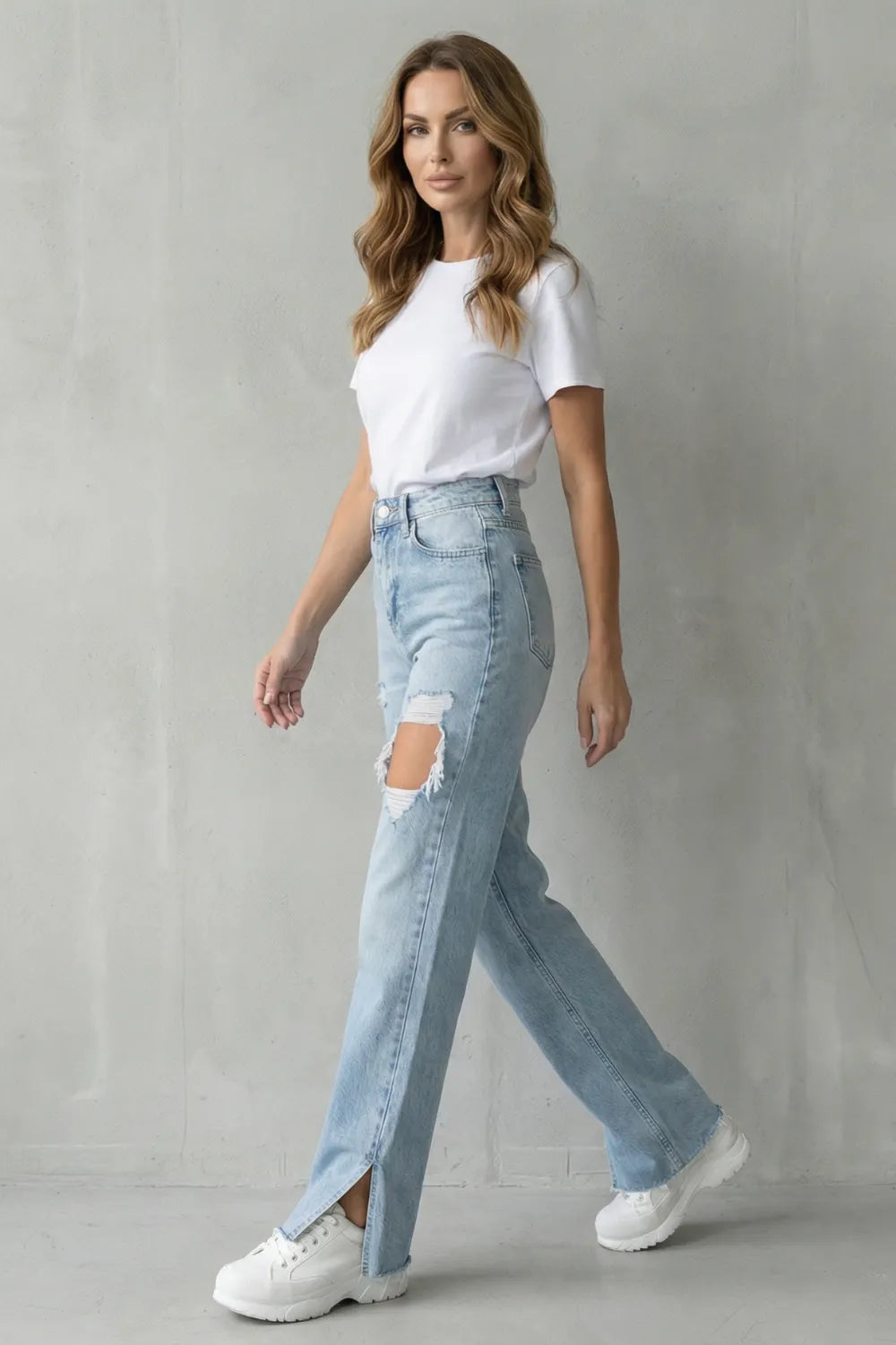 Urban distressed design – Straight leg jeans