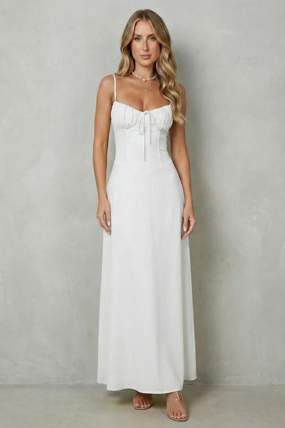 Soft corset charm – Sleeveless flowing maxi dress