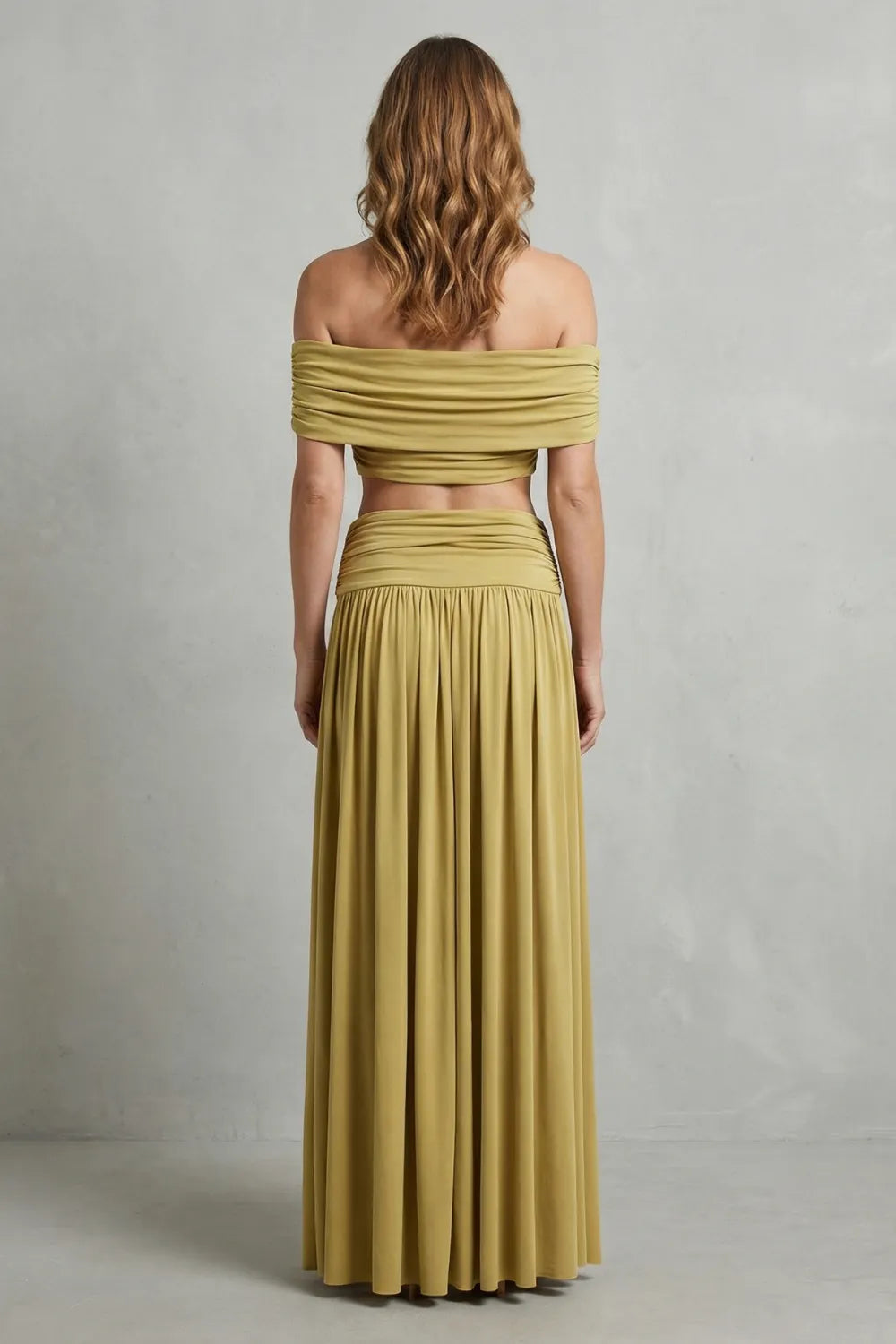 Golden glow – Women’s Off-Shoulder Ruched Skirt Set