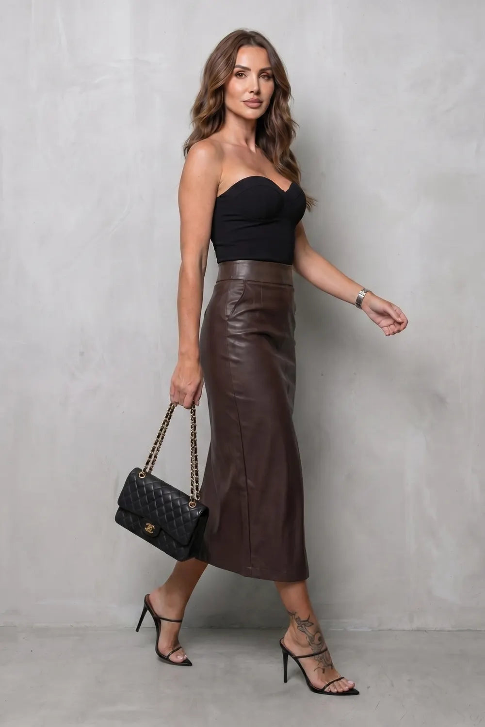 Sculpted faux leather elegance – Midi skirt
