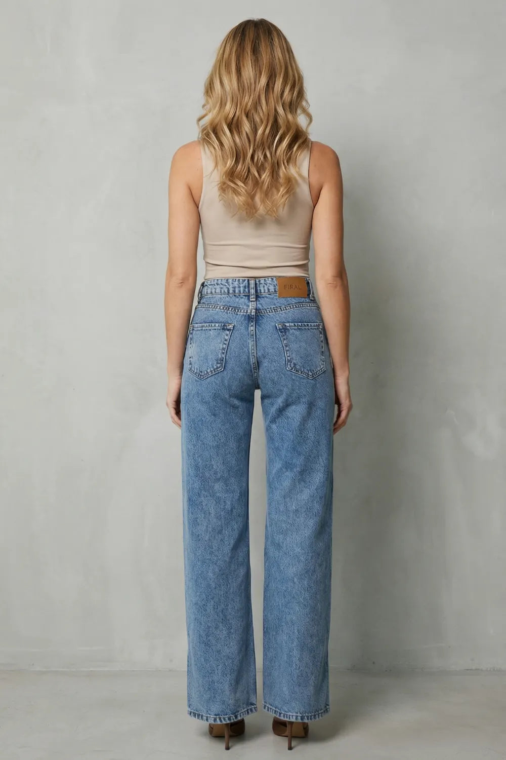 Cross button detail – Straight leg jeans