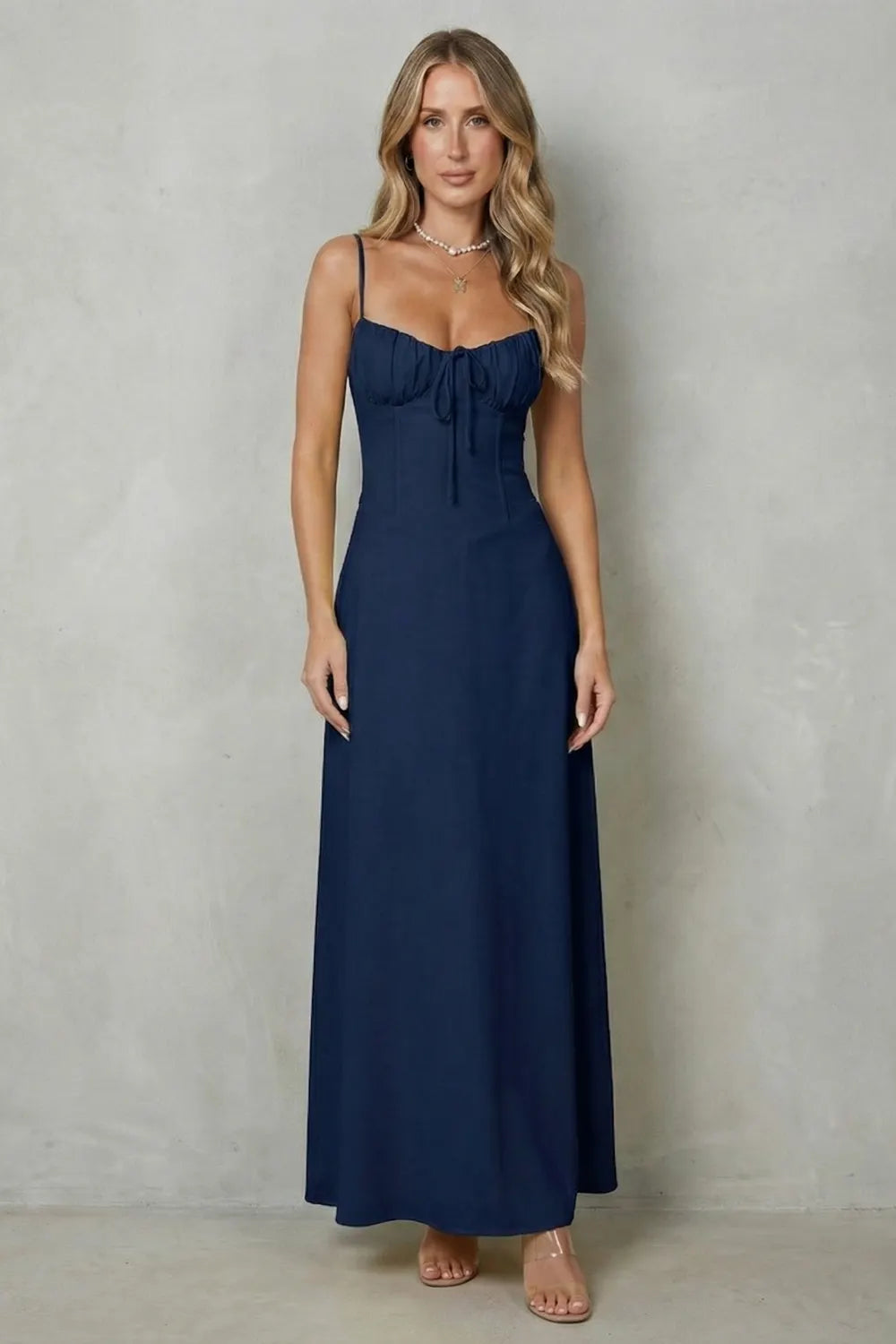 Soft corset charm – Sleeveless flowing maxi dress