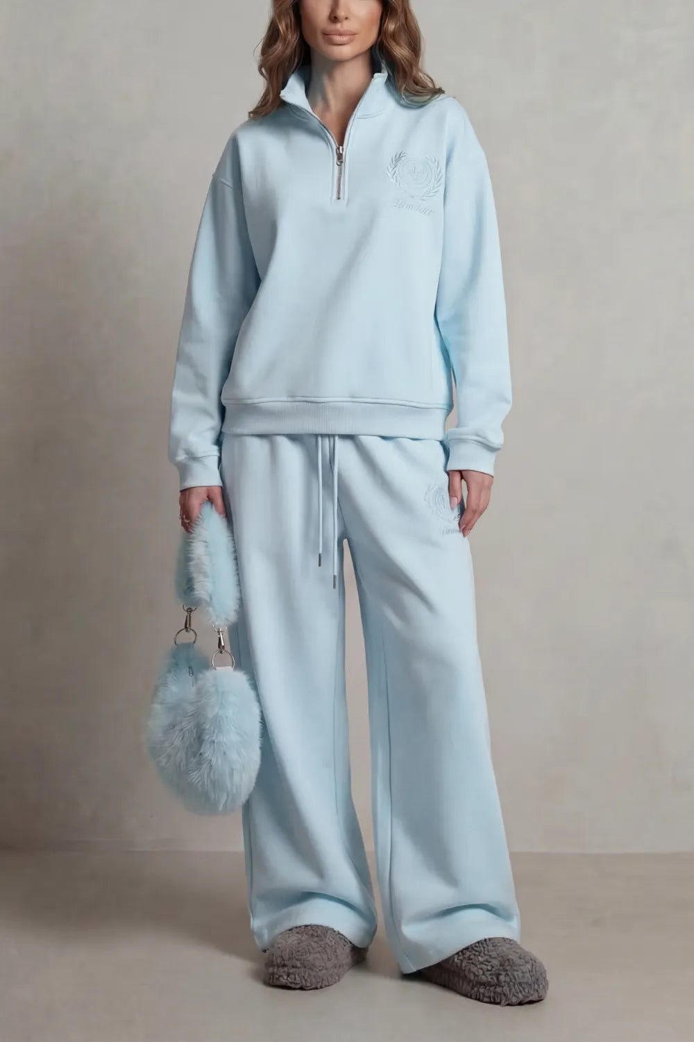 Embroidered crest – Zip lounge set