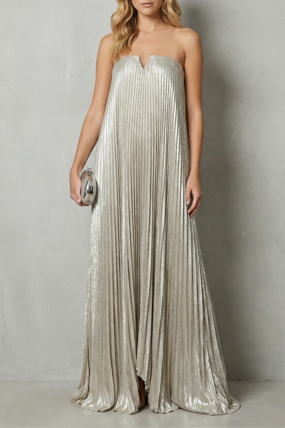 Luminous pleated flow – Strapless metallic gown