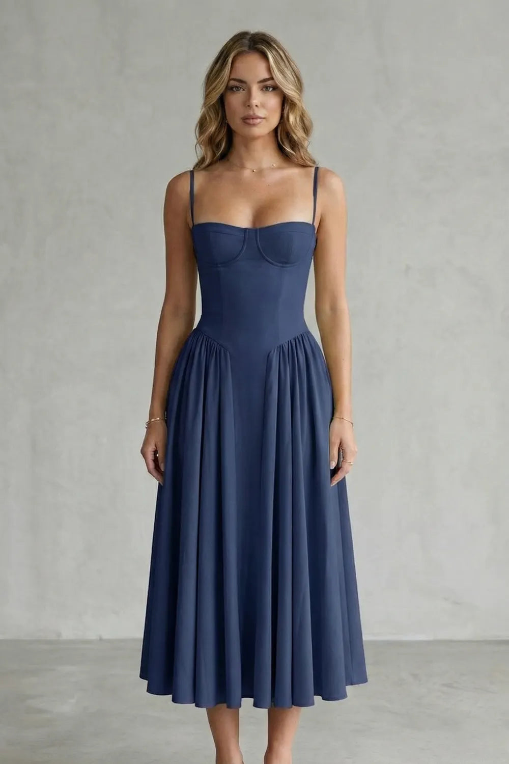 Timeless structure – Women’s Sleeveless Structured Dress