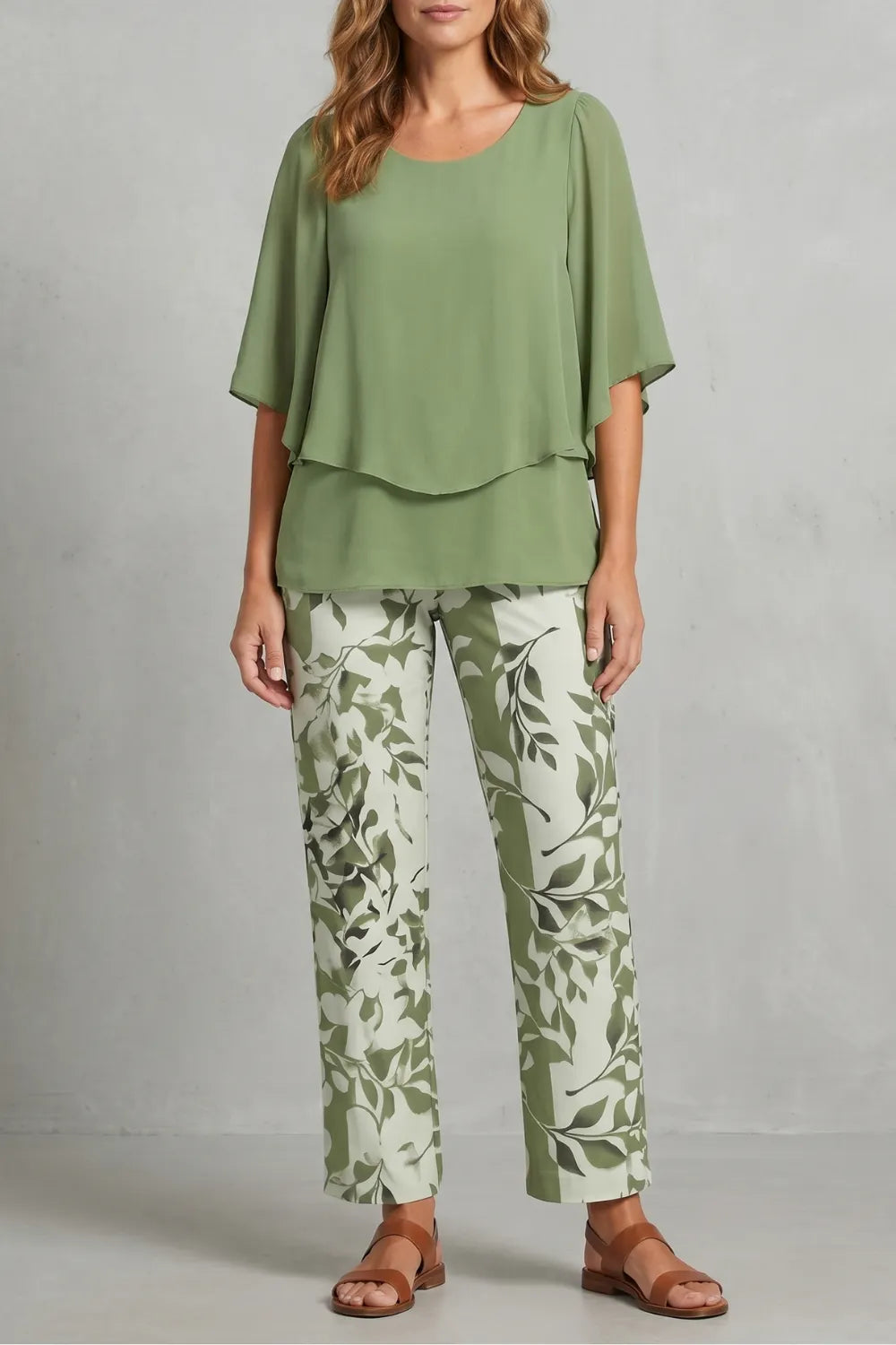 Botanical print elegance – Two-piece trouser set