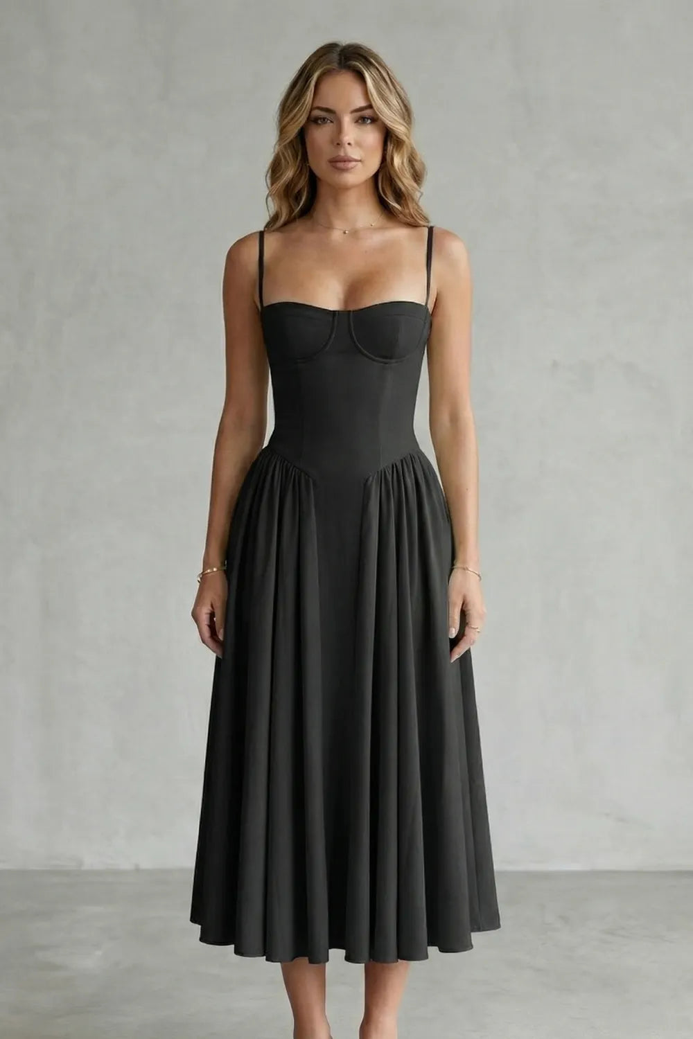 Timeless structure – Women’s Sleeveless Structured Dress