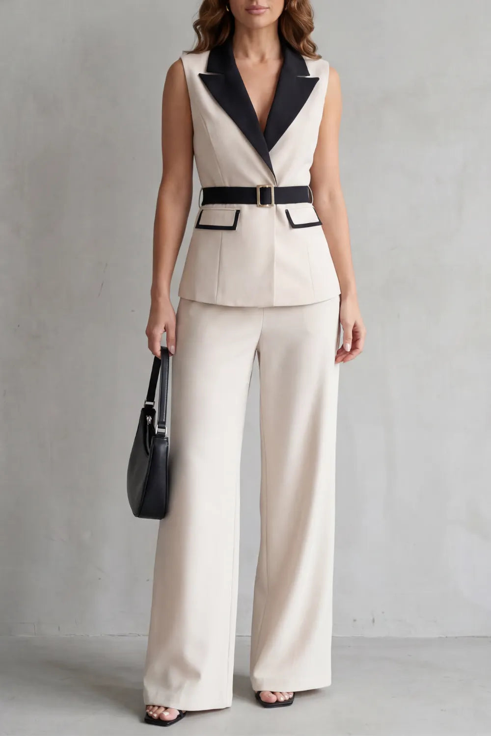 Two-tone lapel – Sleeveless trouser suit