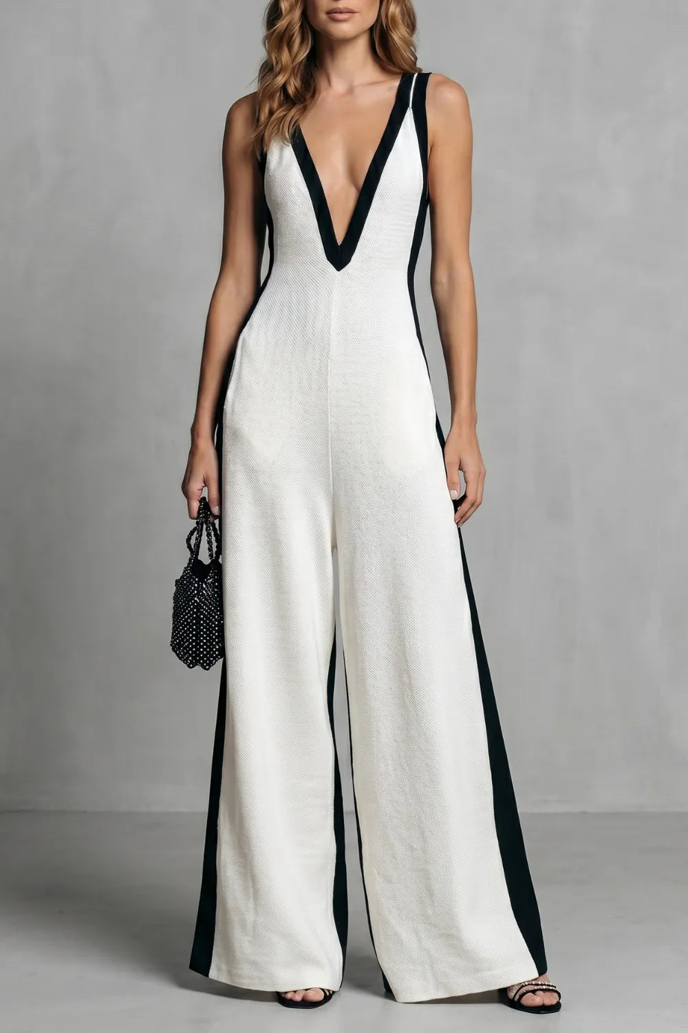 Striking contrast design – Wide-leg jumpsuit