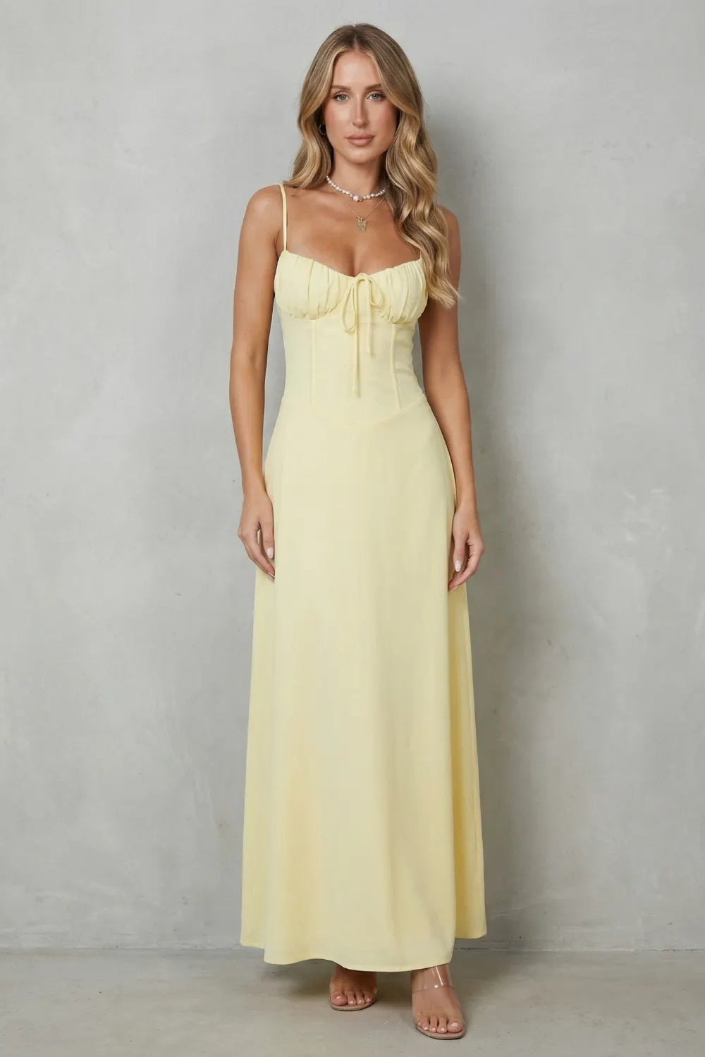 Soft corset charm – Sleeveless flowing maxi dress