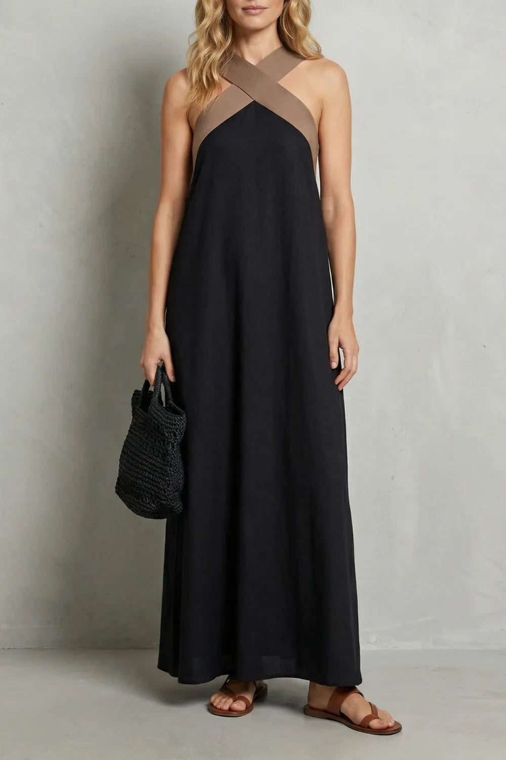 Cross-halter elegance – Maxi dress