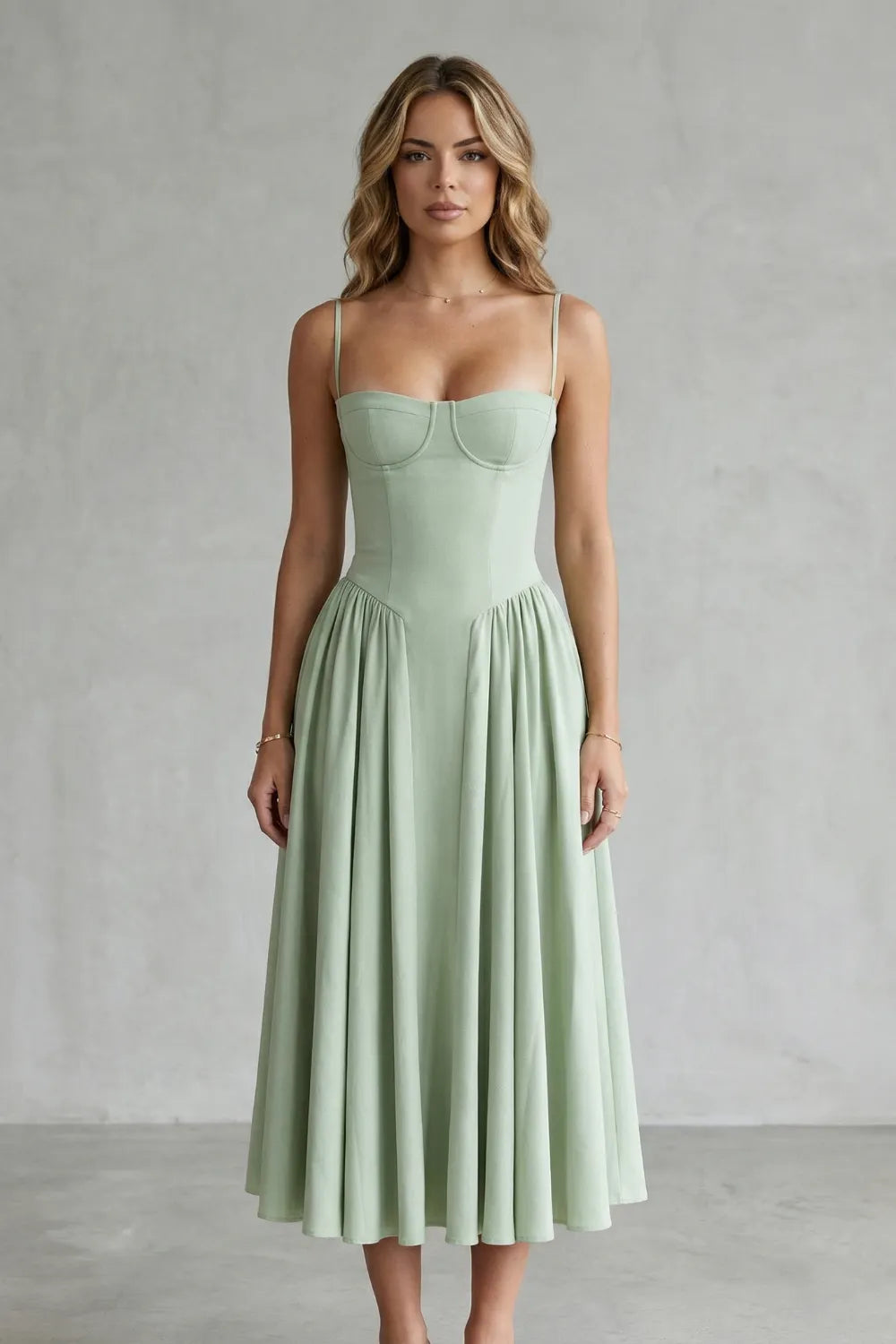 Timeless structure – Women’s Sleeveless Structured Dress