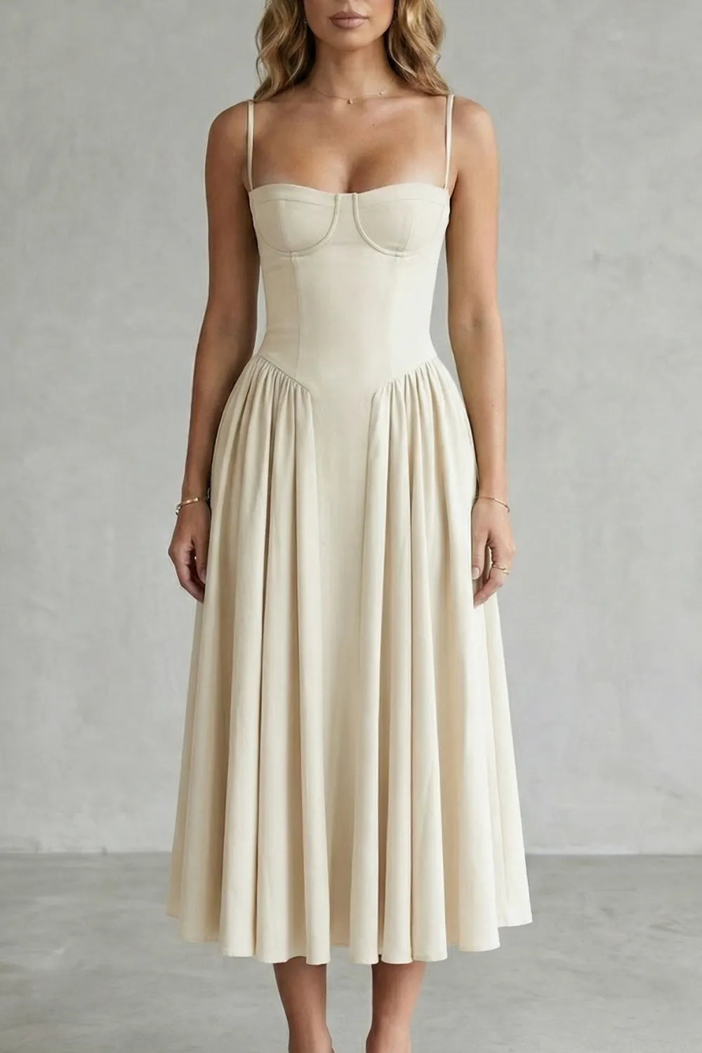 Timeless structure – Women’s Sleeveless Structured Dress